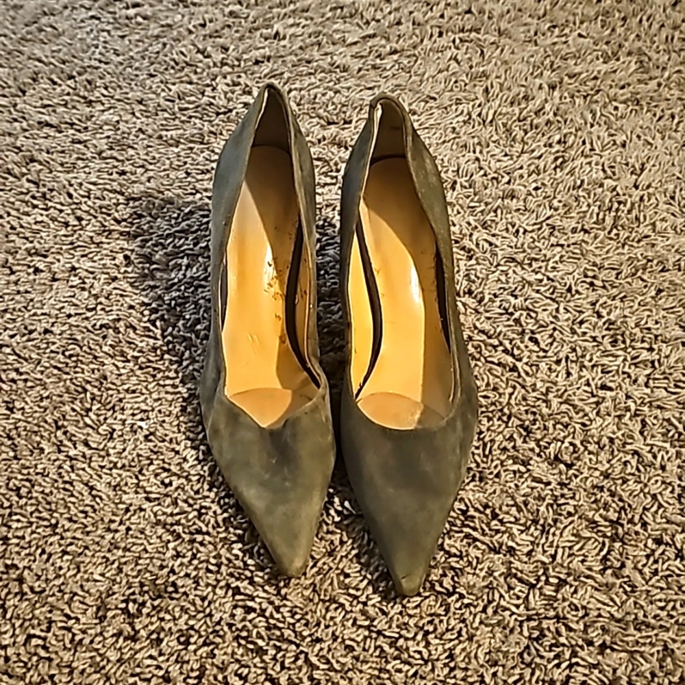 8.5 Nine West low heels